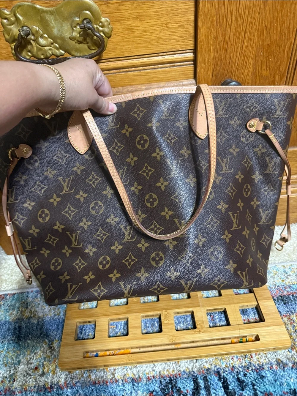 Louis Vuitton Monogram Canvas Neverfull MM.Comes with pouch as well